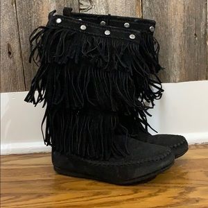 Girls black fringe boots